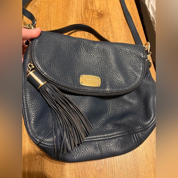 Michael Kors medium Bedford tassel purse - Picture 1 of 13